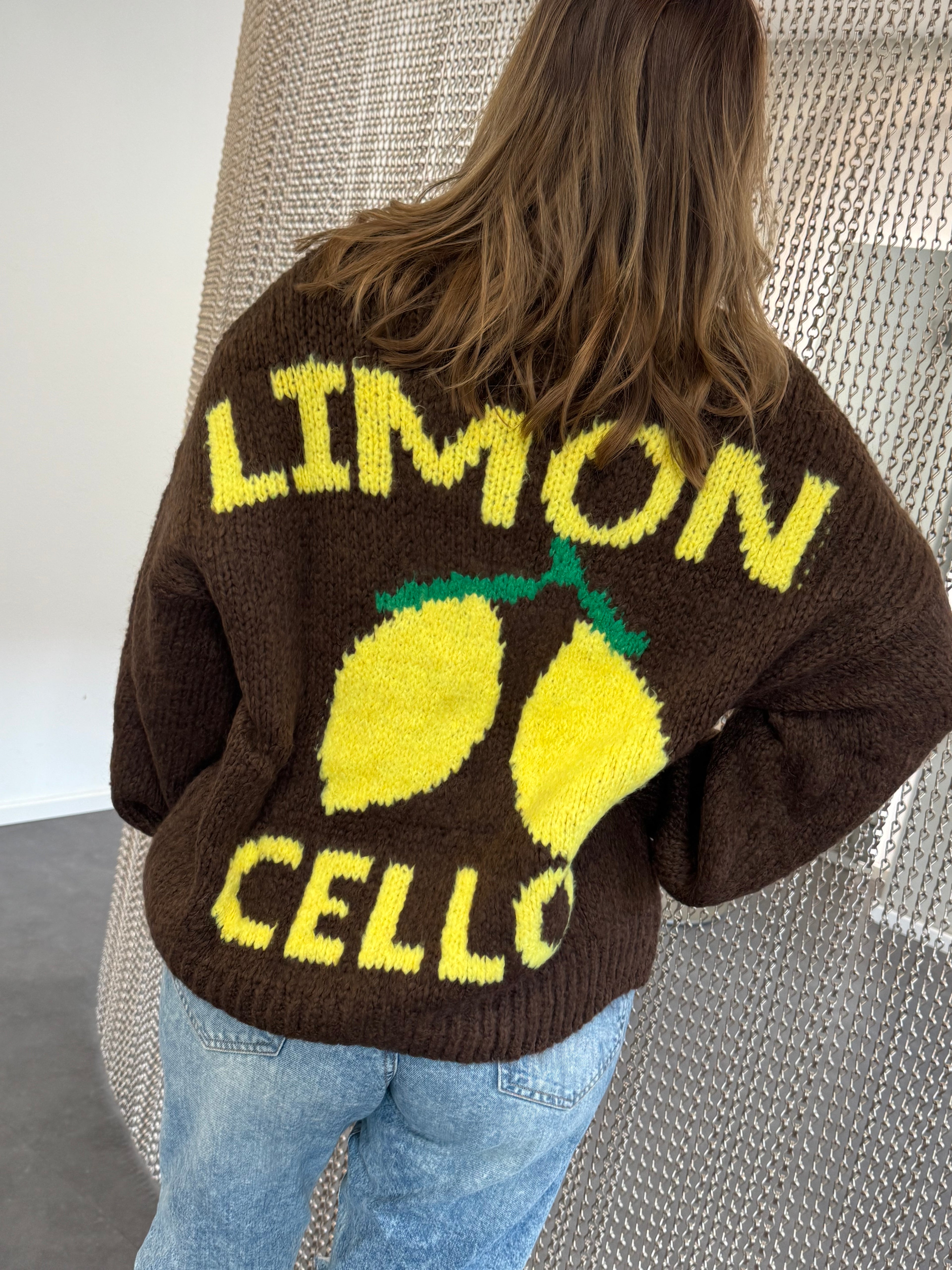 Strickjacke Damen Braun mit Lemon Print – Oversize Cardigan Einheitsgröße